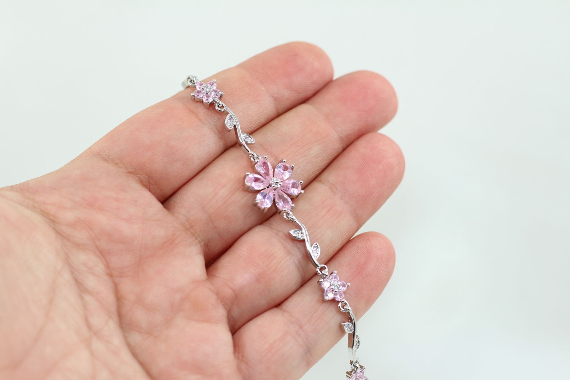 Rodyum Kaplama Çiçekli Bileklik Pembe