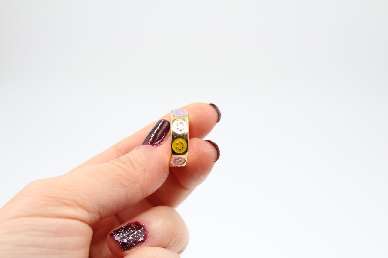 Altın Kap. Renkli Gülen Yüzler Yüzük