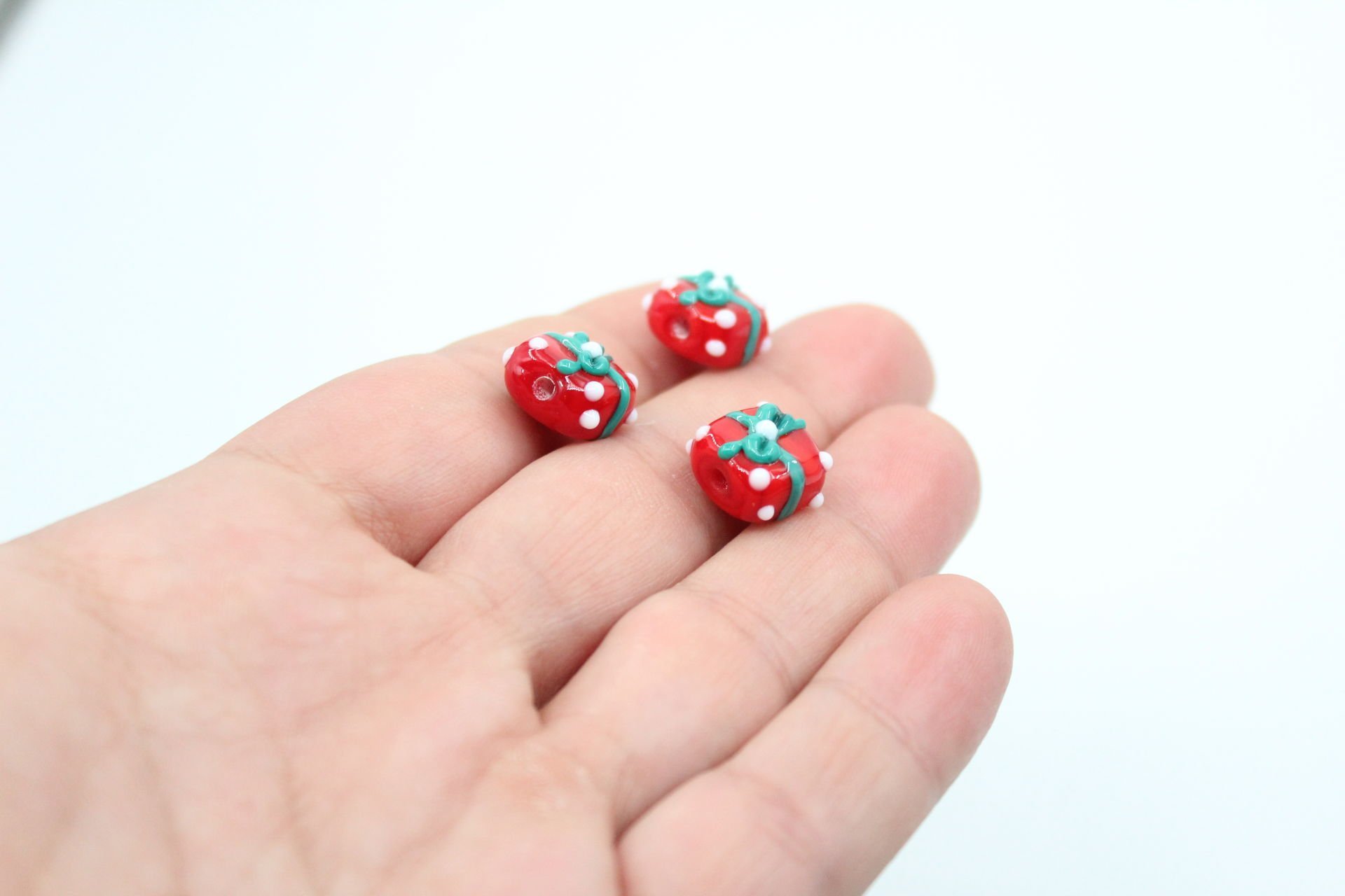 Yılbaşı Yeşil Kurdeleli Kırmızı Hediye Kutusu Murano