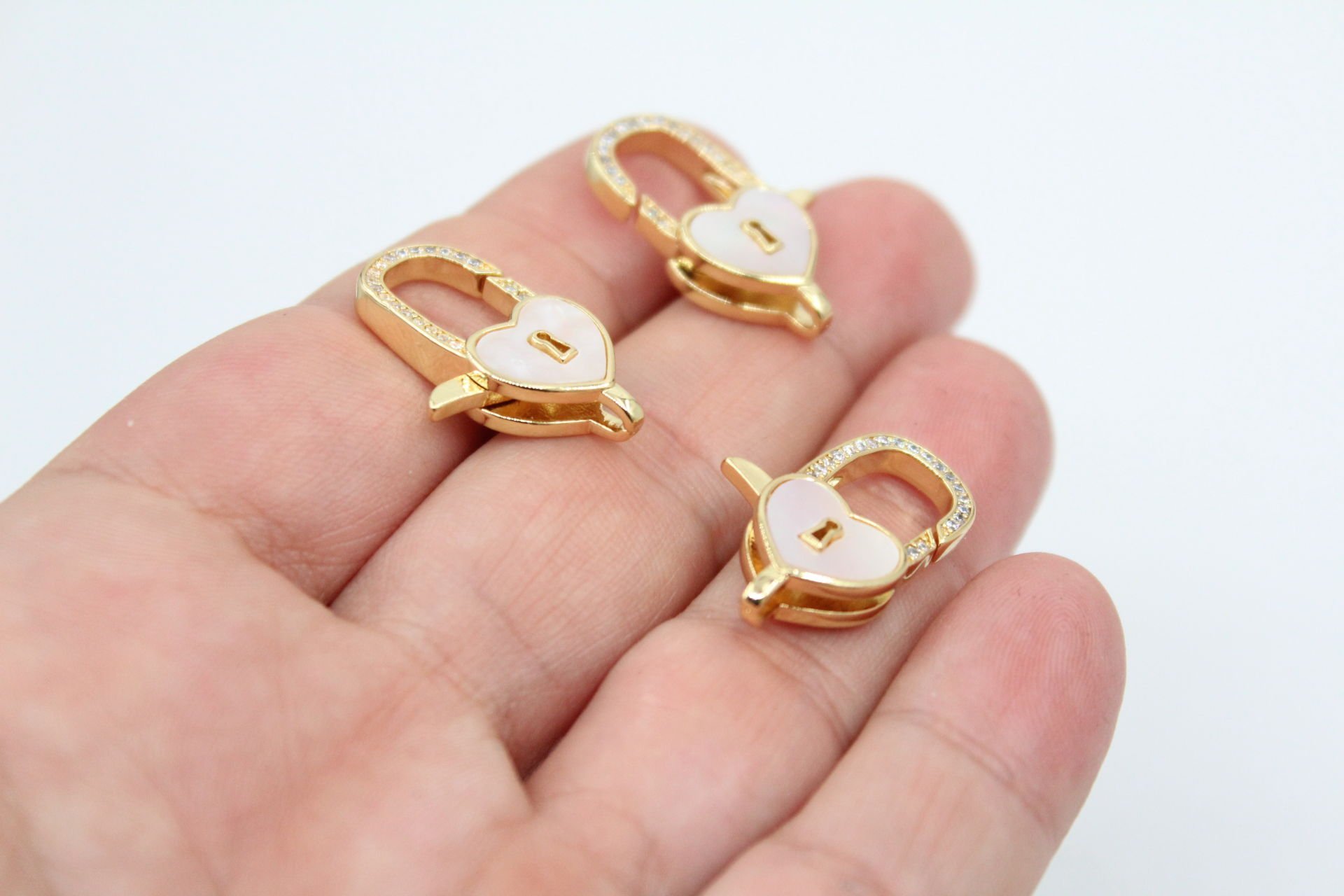 İthal Sedef Taşlı Zirkonlu Büyük Kalpli Papağan Kilit