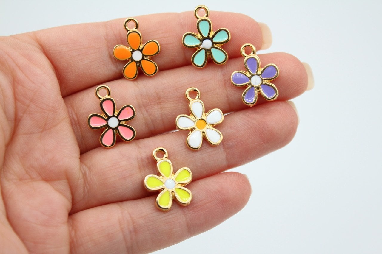 Altın Kap. Küçük Papatya