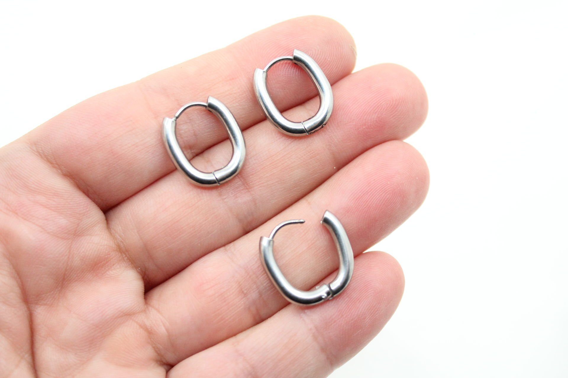 Oval Kalın Çelik Küpe