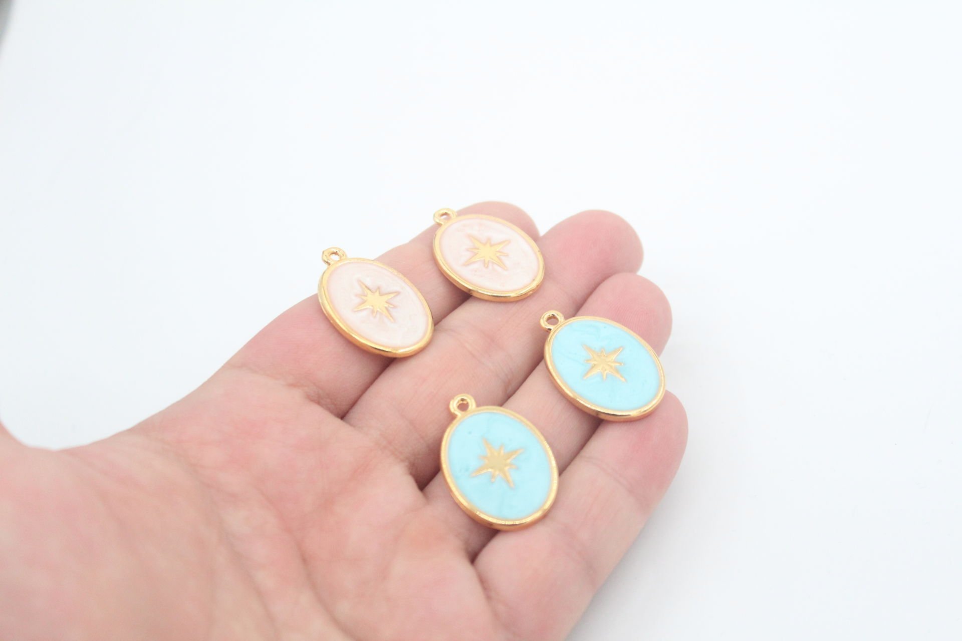 Altın Kaplama Oval Yıldız Desenli Kolye Ucu