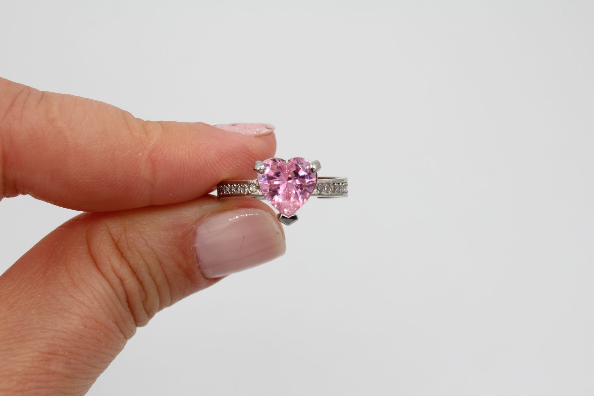 Rodyum Kaplama 8mm Pembe Kalp Zirkonlu Yüzük