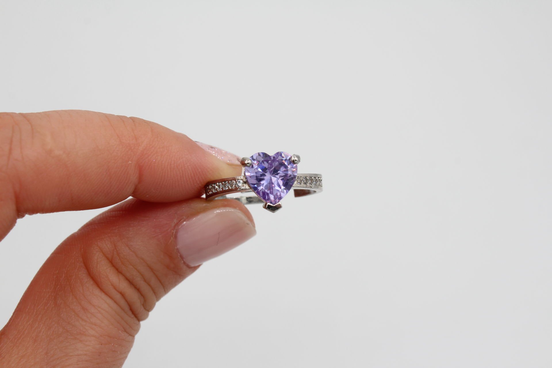 Rodyum Kaplama 8mm Lila Kalp Zirkonlu Yüzük