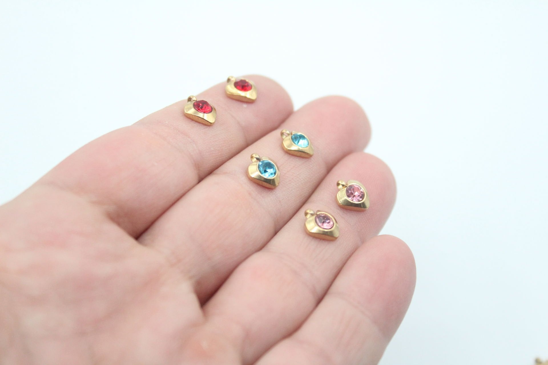 Kalp Yuvarlak Taşlı Çelik Kolye Ucu