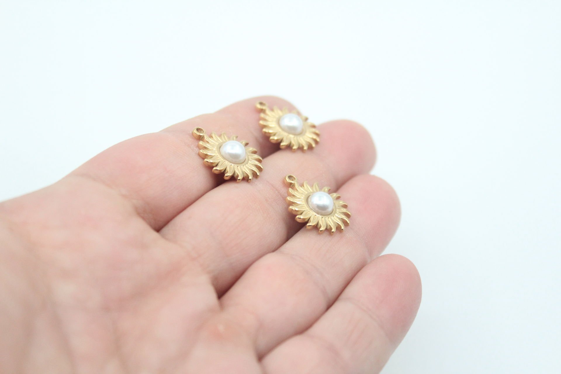 İncili Güneş Çelik Kolye Ucu