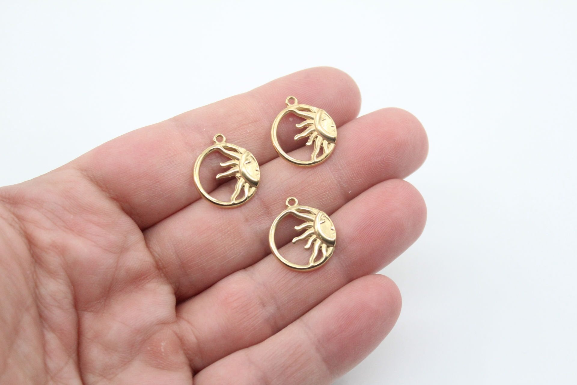 Yuvarlak İçi Güneş Çelik Kolye Ucu