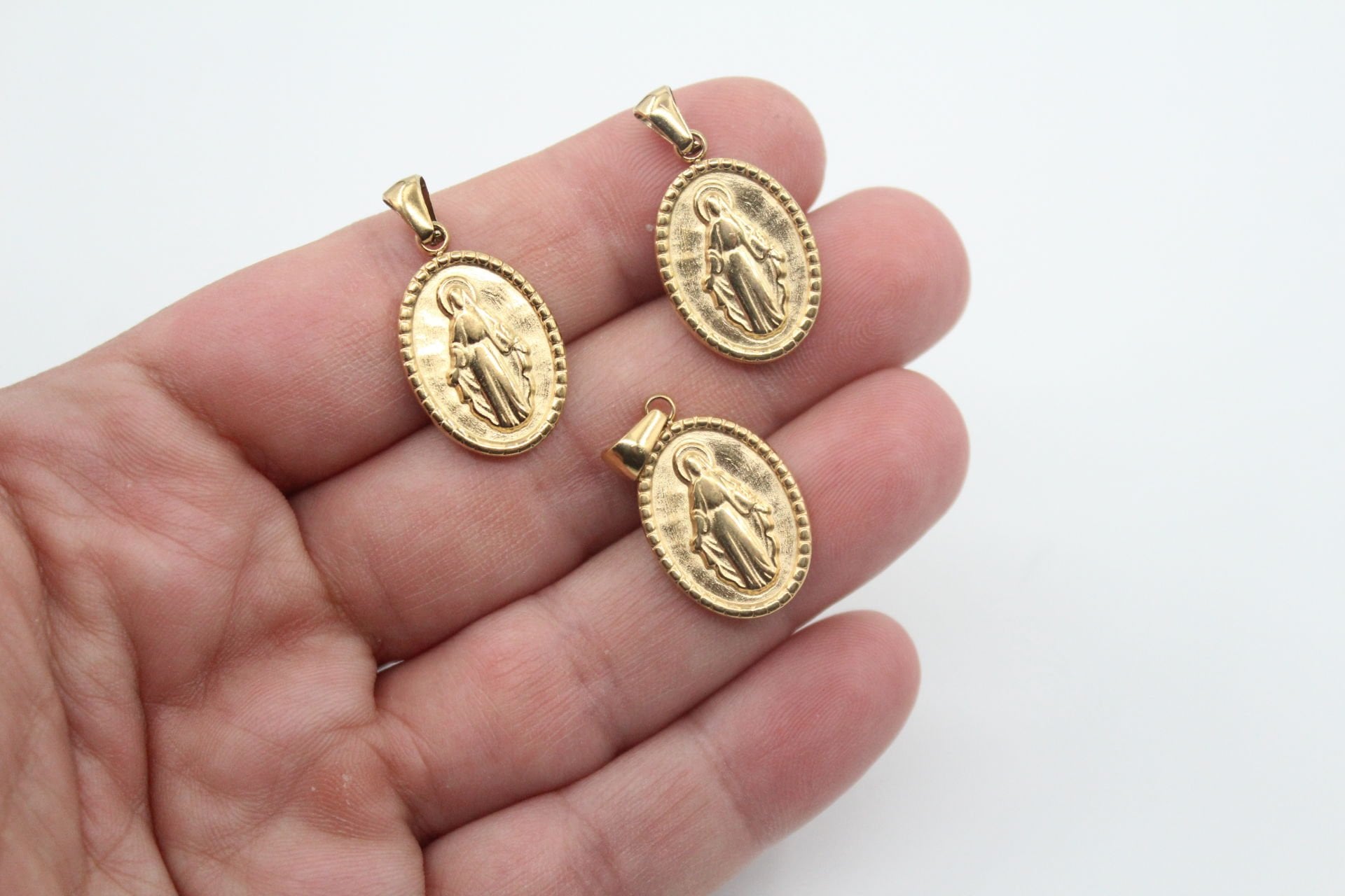 Tepelikli Madalyon Çelik Kolye Ucu