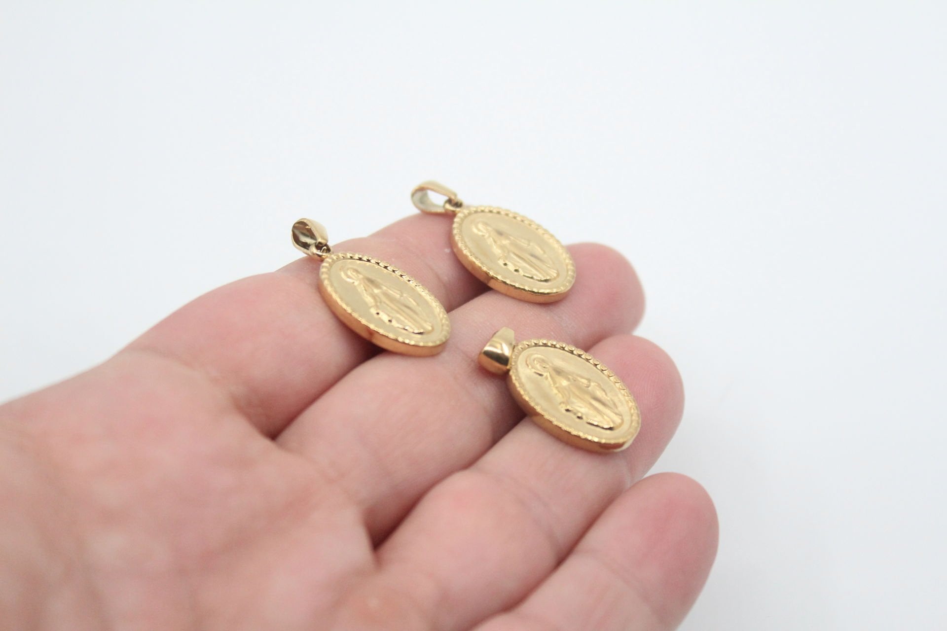 Tepelikli Madalyon Çelik Kolye Ucu