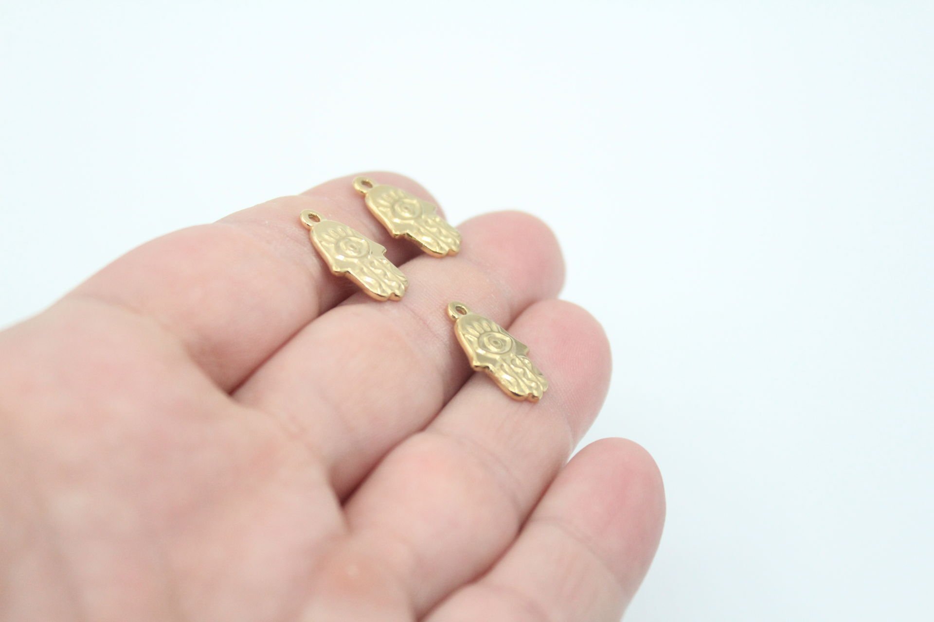 Fatma Ana Eli Desenli Çelik Kolye Ucu