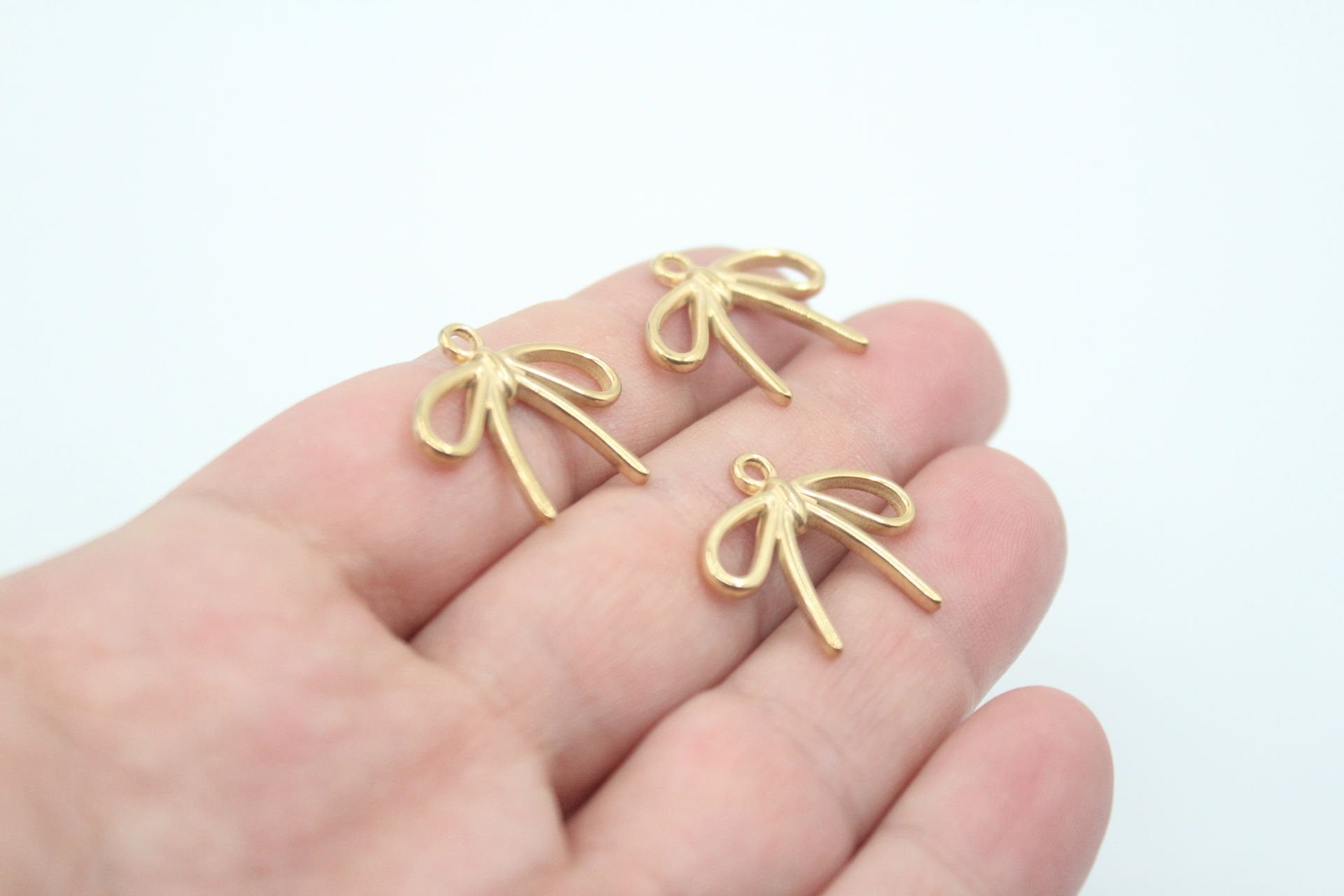 Fiyonk Desenli Çelik Kolye Ucu