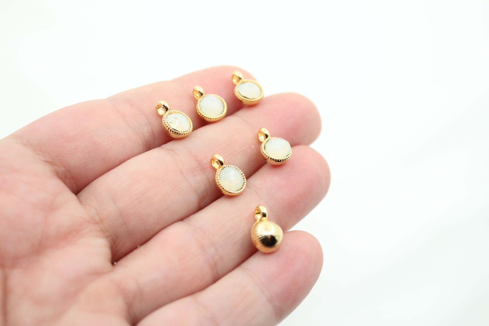 Altın Kaplama Tek Taş Sallantı Aparat Buzlu Beyaz