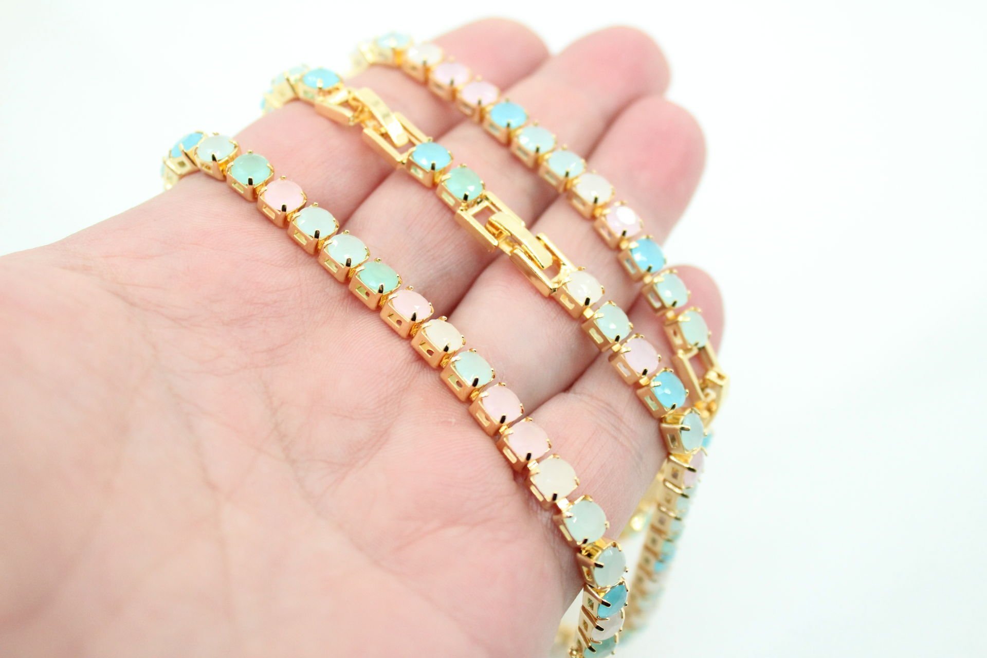 Altın Kaplama Büyük Yuvarlak Buzlu Mix Su Yolu Bileklik