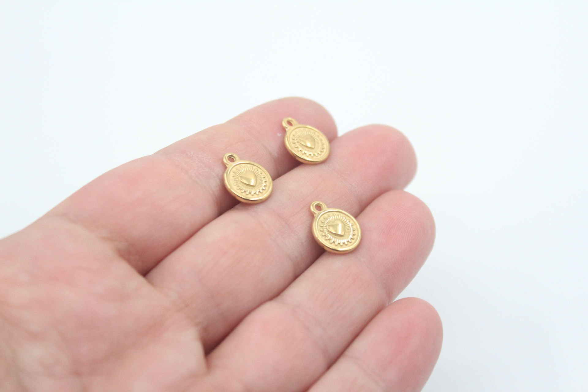 Yuvarlak İçi Kalp Çelik Kolye Ucu