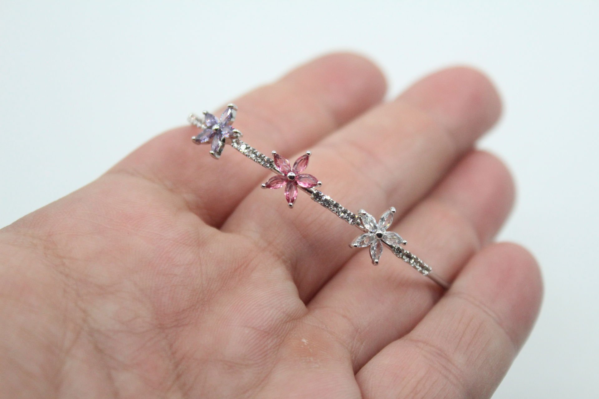 Rodyum Kaplama Çiçek Taşlı Bileklik