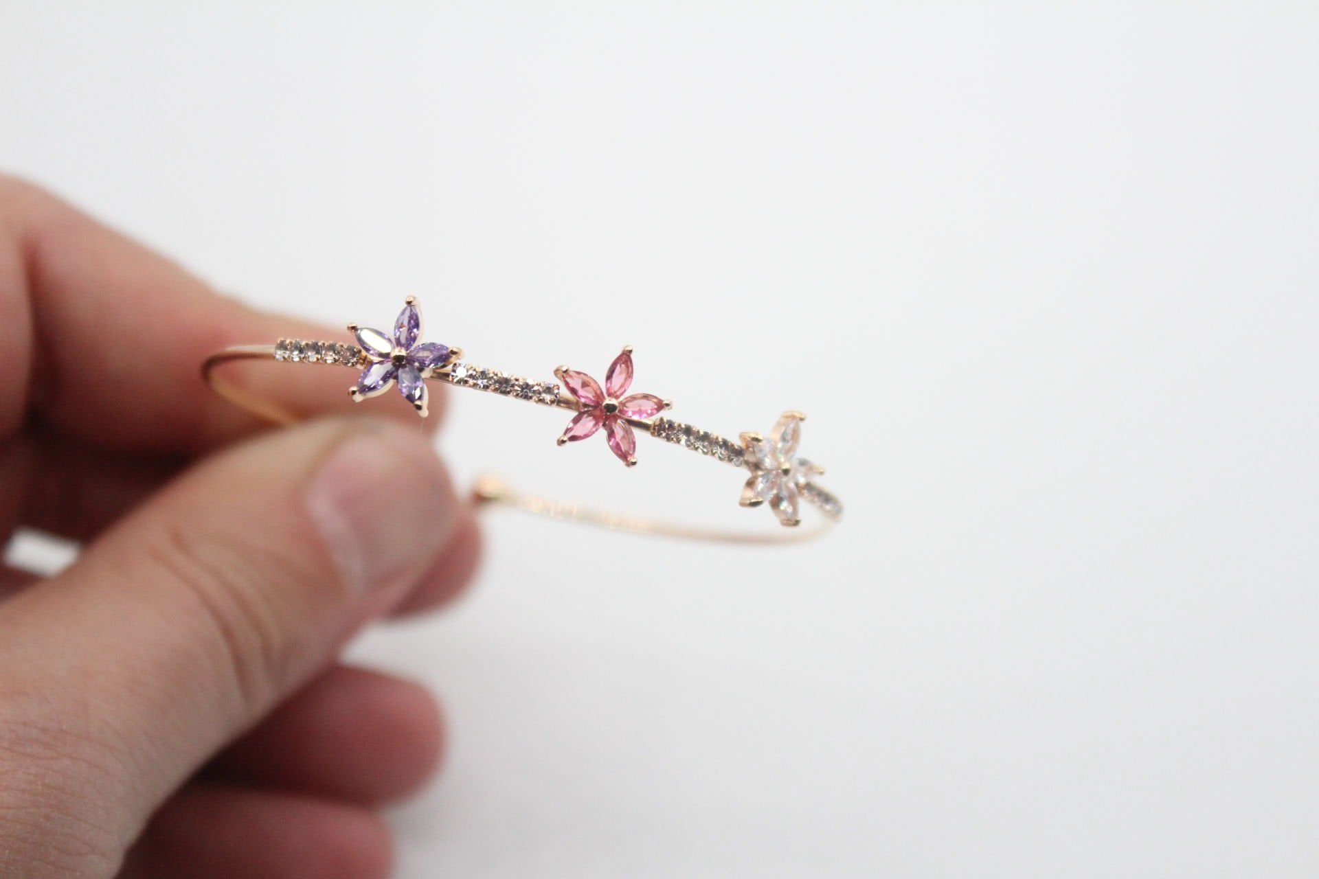 Altın Kaplama Çiçek Taşlı Bileklik