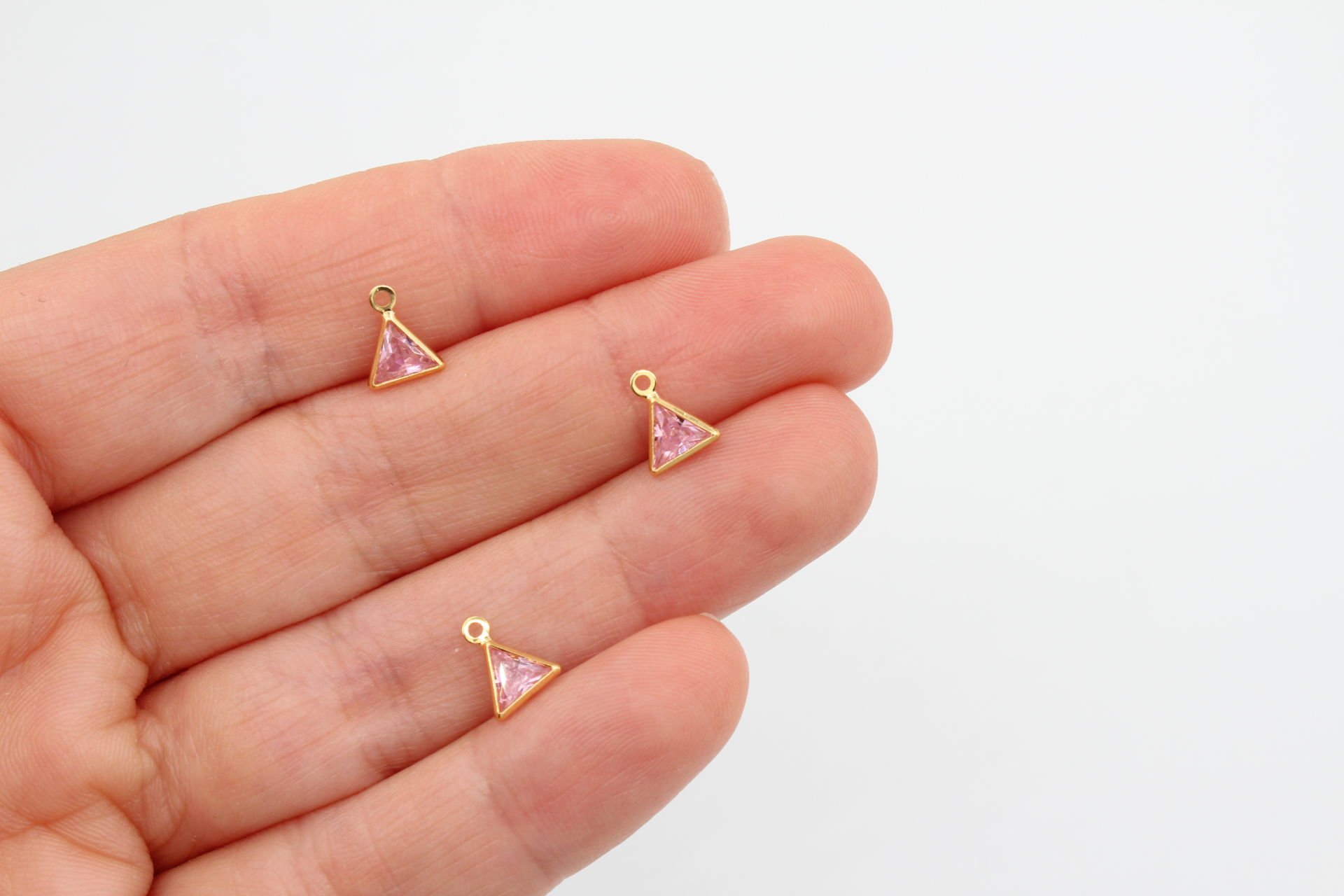 Altın Kaplama Zirkon Üçgen Taşlı Minimal Uç Pembe 