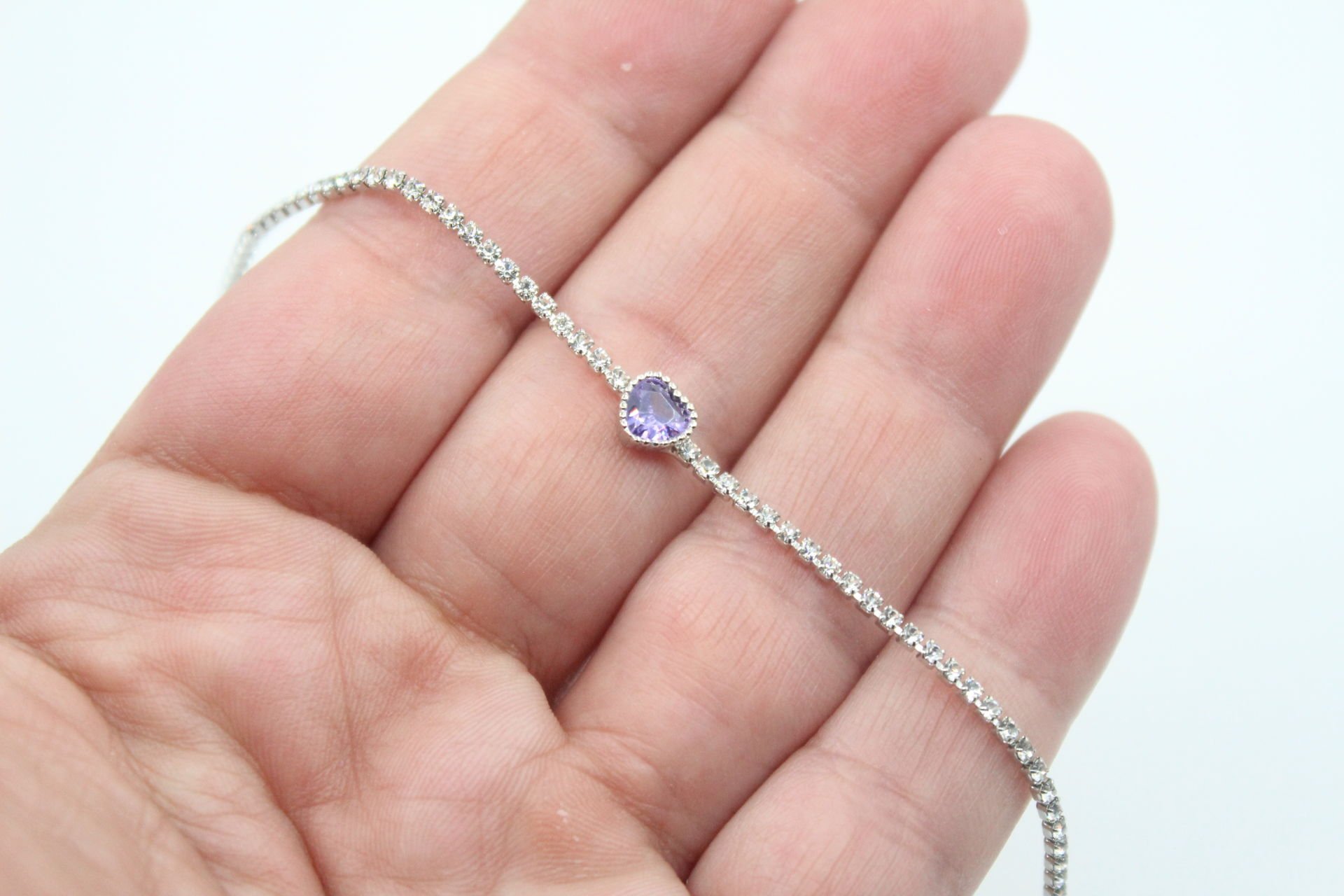 Rodyum Kaplama İnce Lila Kalp Figürlü Su Yolu Bileklik