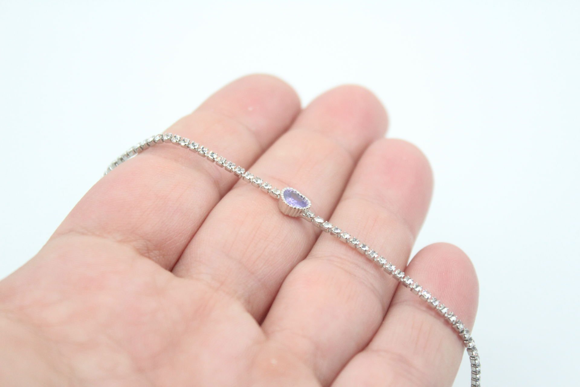 Rodyum Kaplama İnce Lila Kalp Figürlü Su Yolu Bileklik