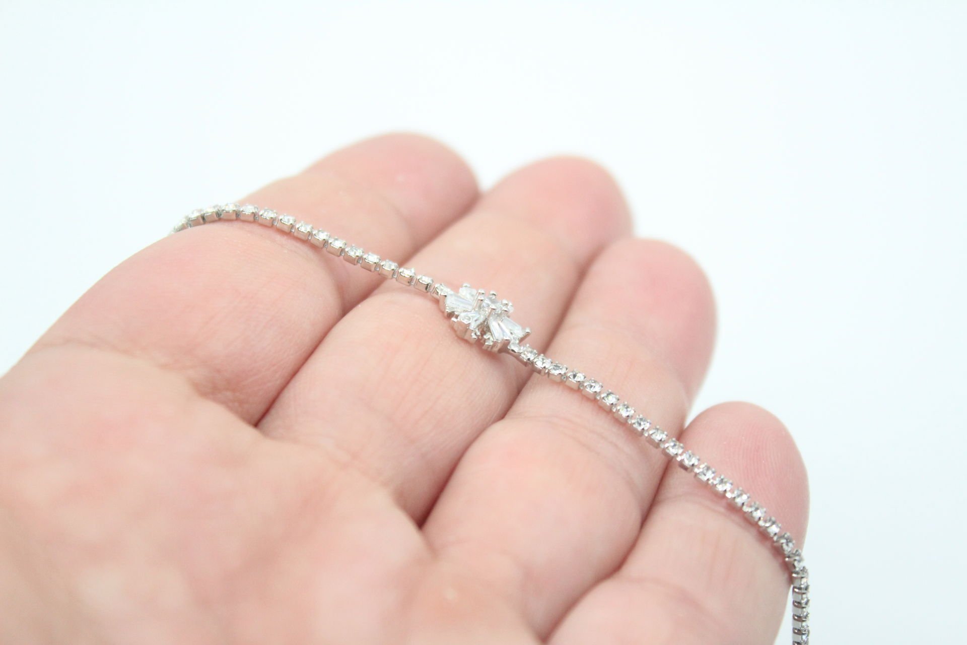 Rodyum Kaplama İnce Kartanesi Figürlü Su Yolu Bileklik