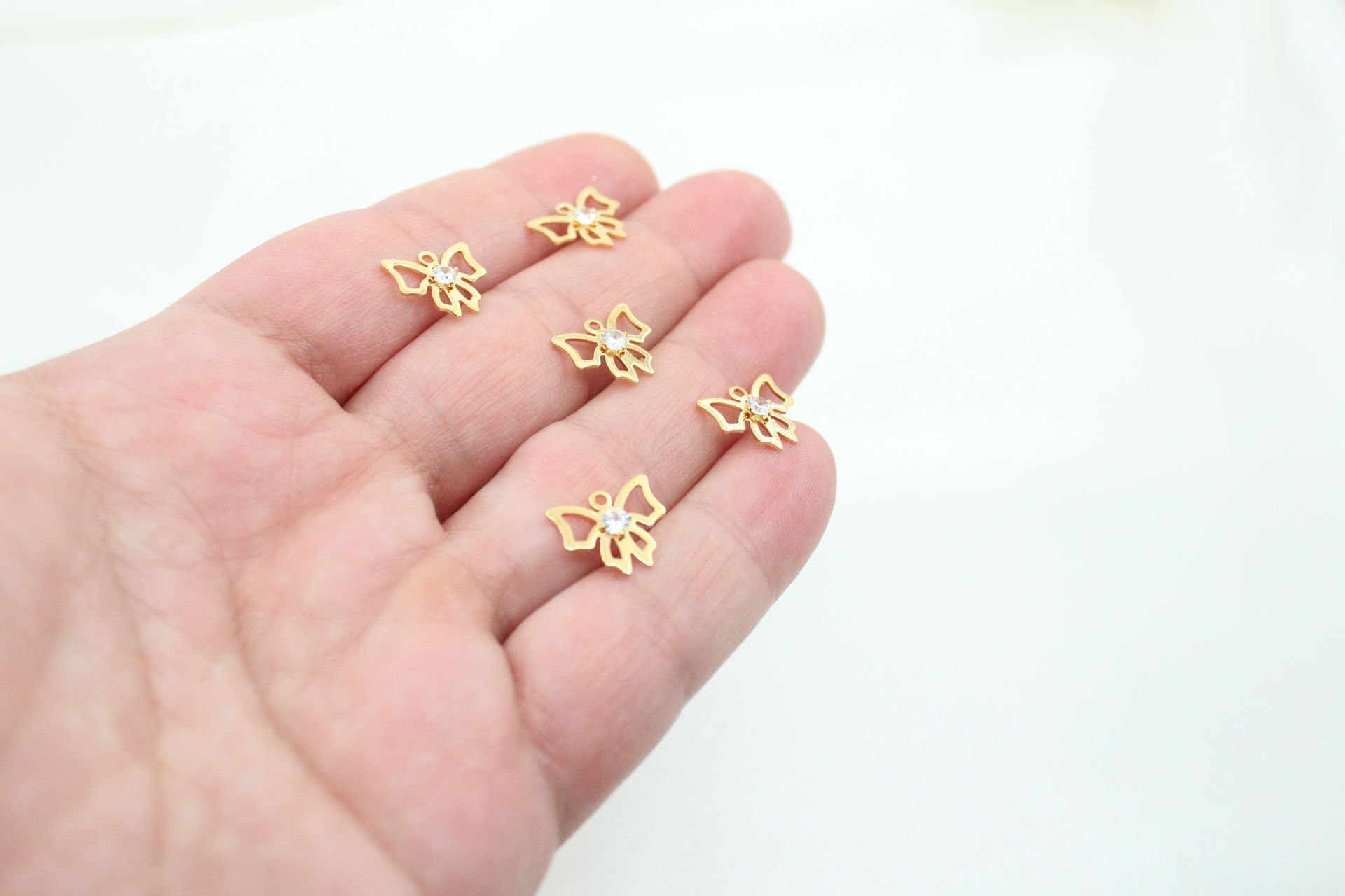 Altın Kaplama Ortası Zirkonlu Fiyonk