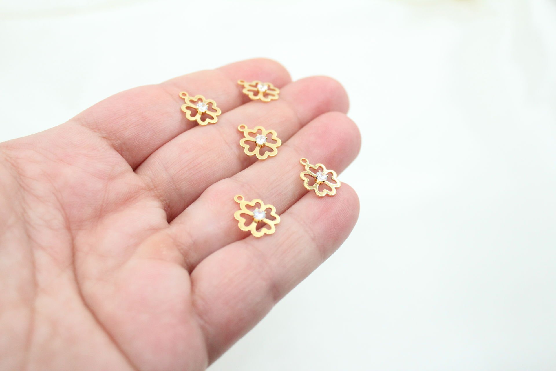 Altın Kaplama Ortası Zirkonlu Yonca