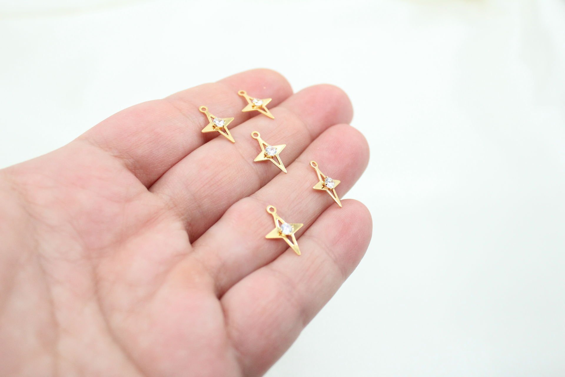 Altın Kaplama Ortası Zirkonlu Kutup Yıldızı