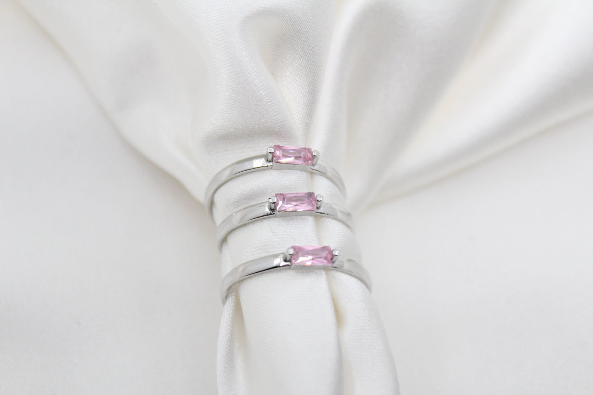 Rodyum Kaplama Mini Zirkon Baget Taşlı Yüzük Pembe