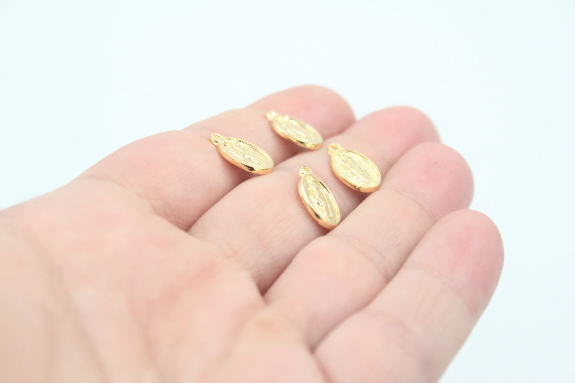 Altın Kaplama Küçük Madalyon Kolye Ucu