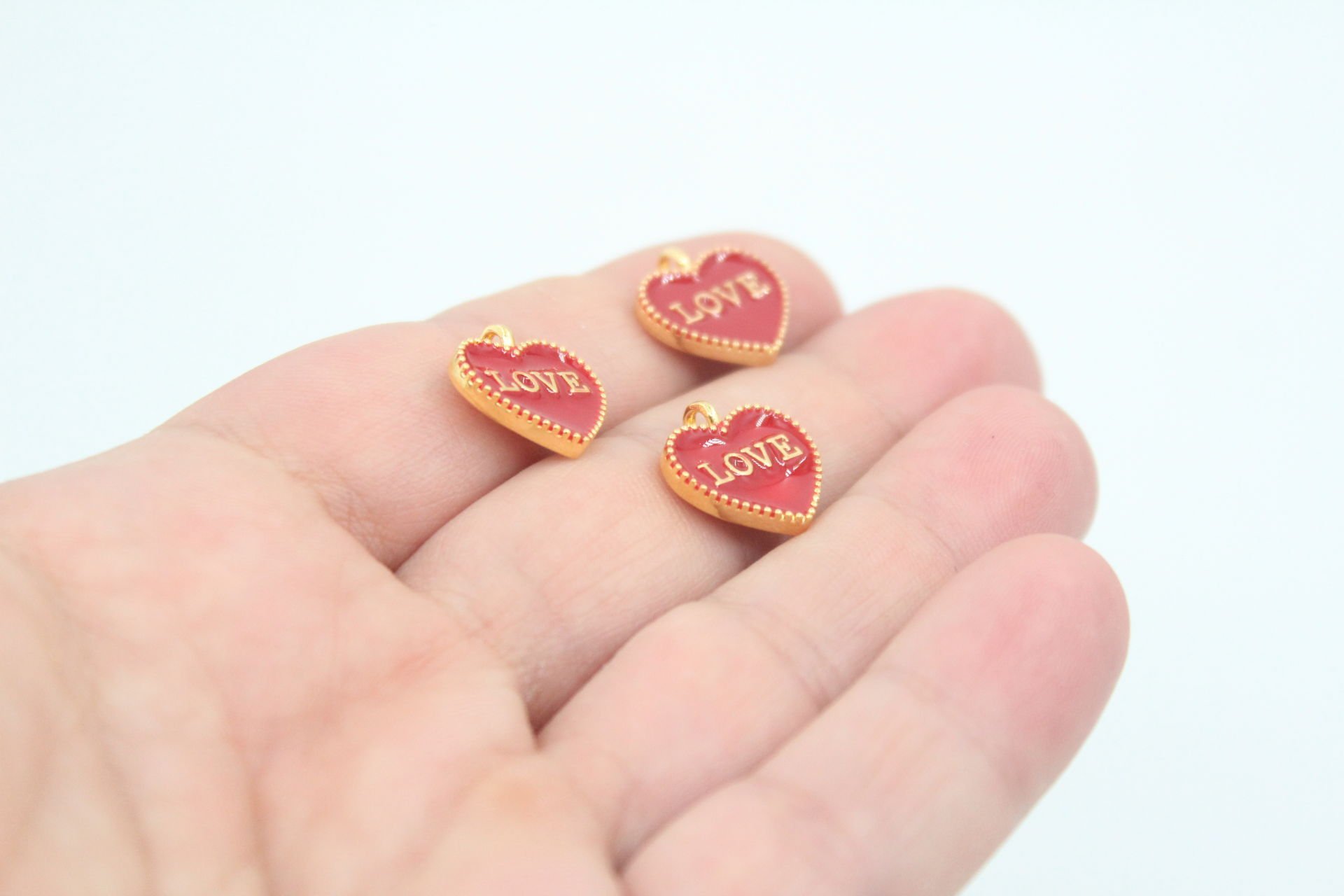 Altın Kaplama ''LOVE'' Yazılı Kalp Kolye Ucu