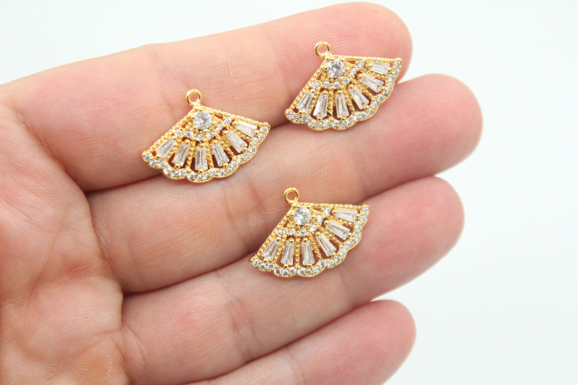 Altın Kaplama Zirkon Baget Taşlı Büyük Yelpaze