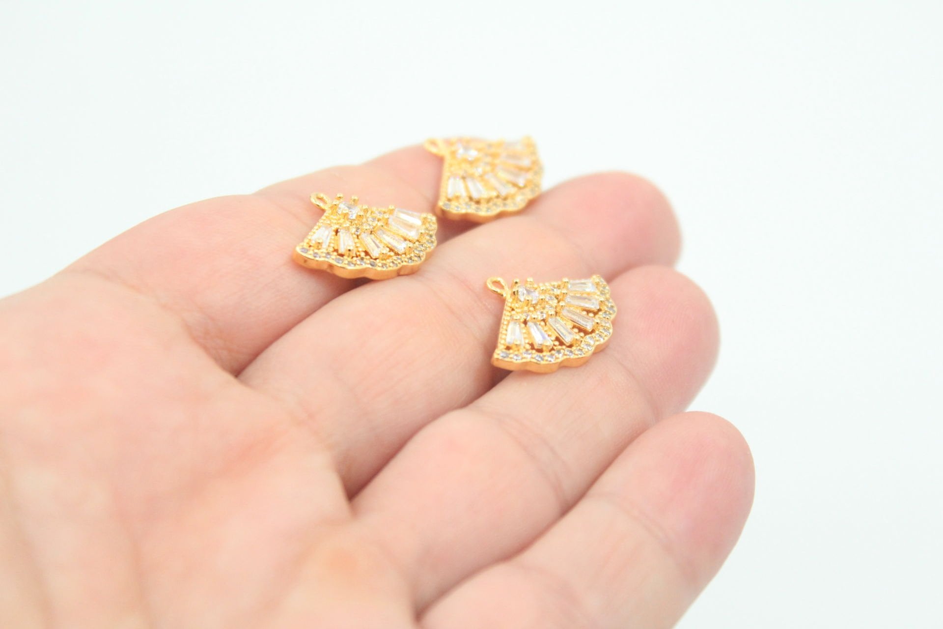 Altın Kaplama Zirkon Baget Taşlı Büyük Yelpaze