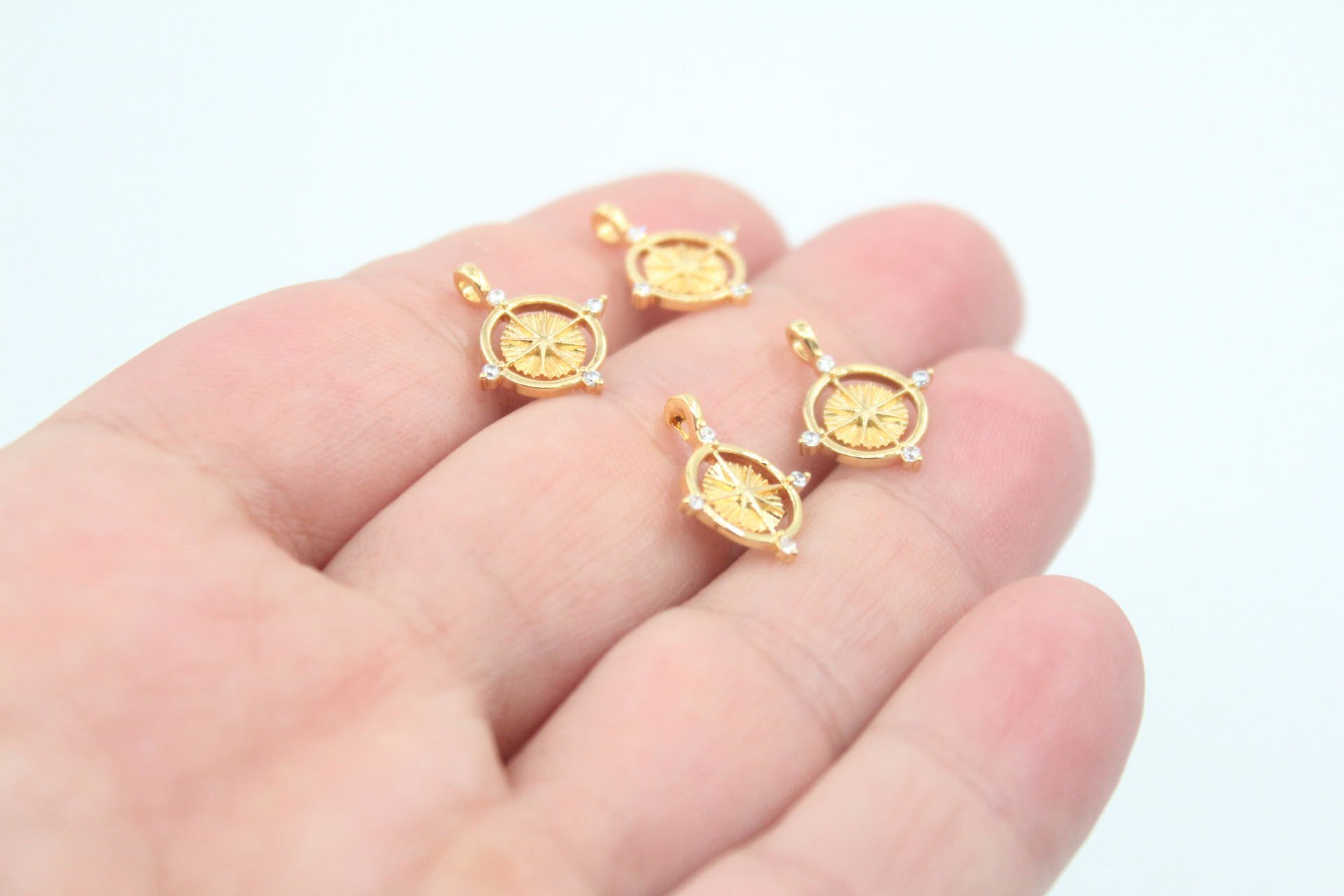 Altın Kaplama Zirkonlu Yuvarlak Kutup Yıldızı