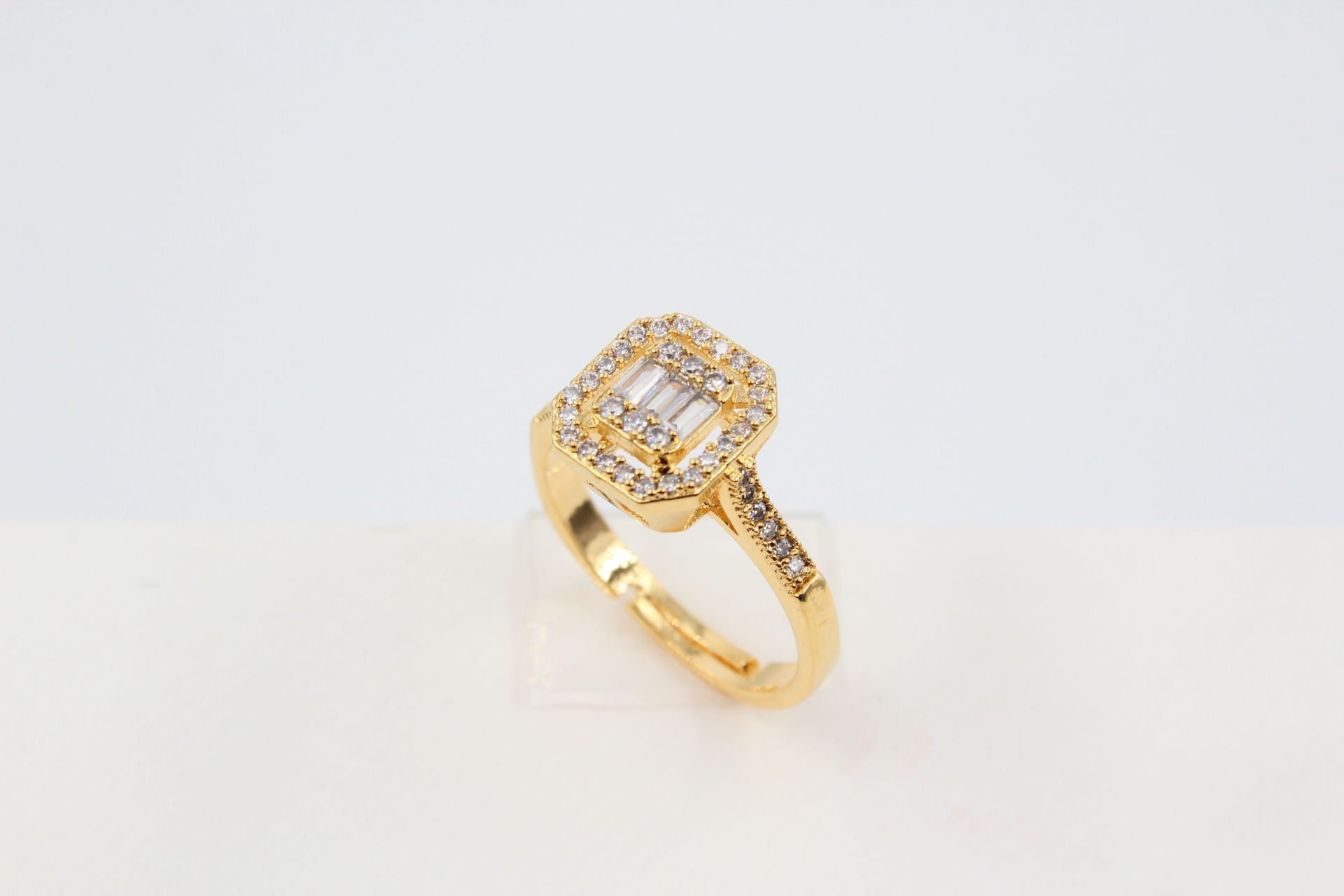 Altın Kaplama Baget Taşlı Yüzük