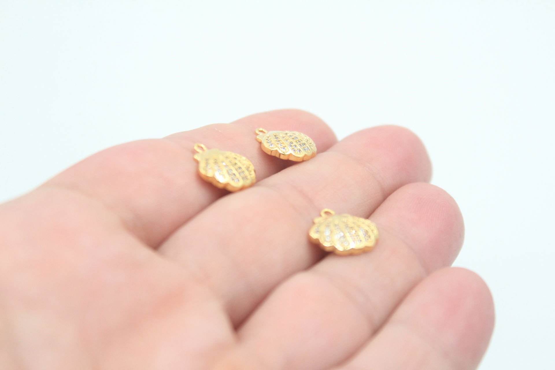 Altın Kaplama Zirkonlu İstiridye Kolye Ucu