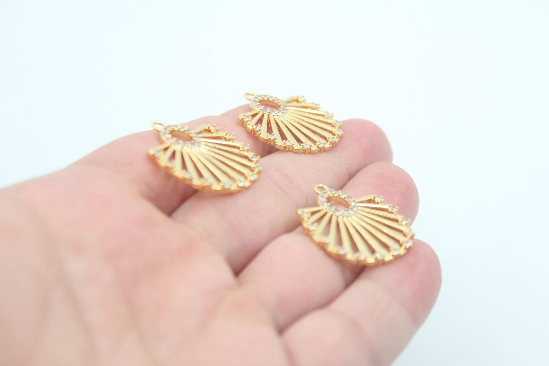 Altın Kaplama Zirkonlu Büyük Yelpaze Kolye Ucu