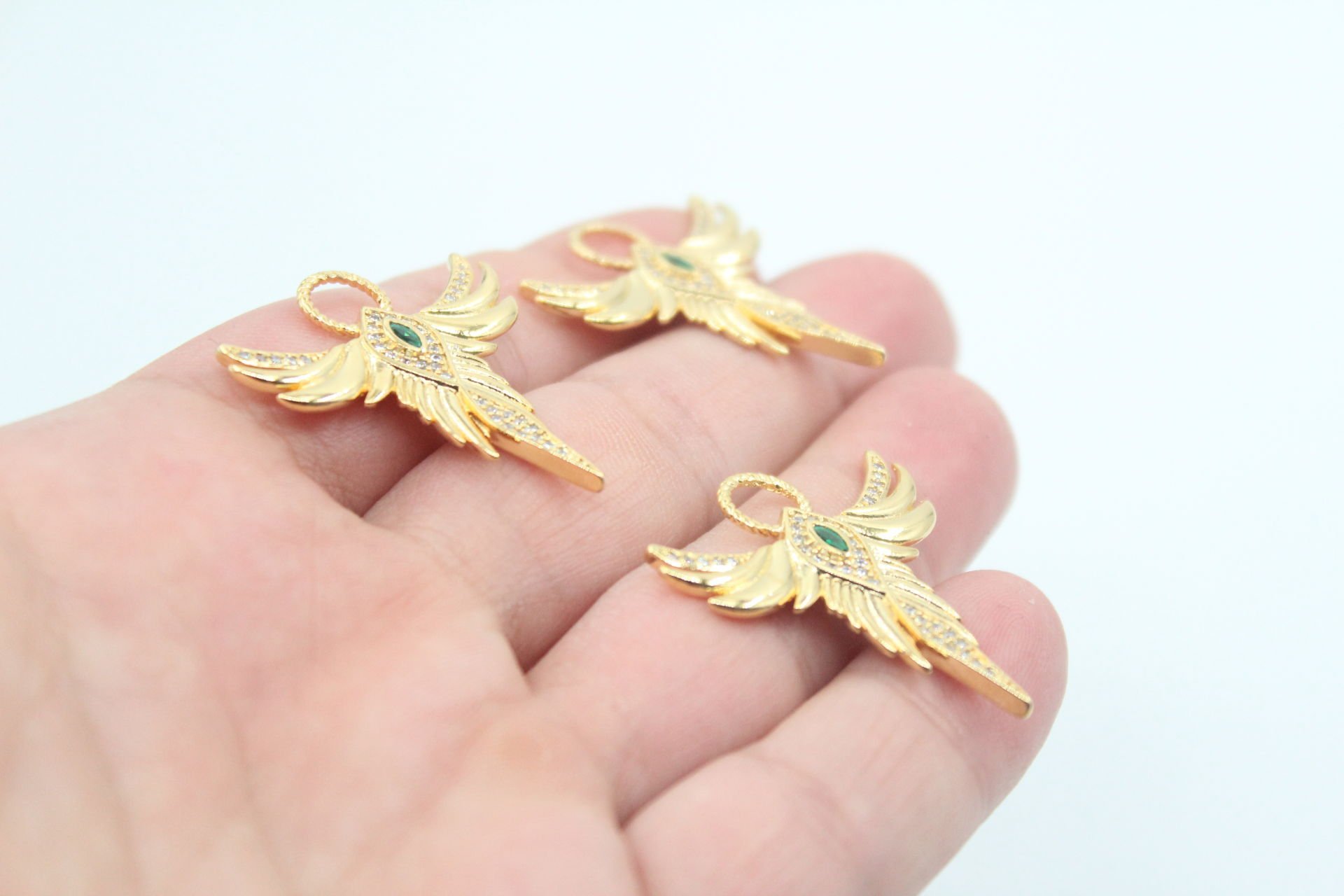 Altın Kaplama Yeşil Taşlı Kanatlı Kılıç Kolye Ucu