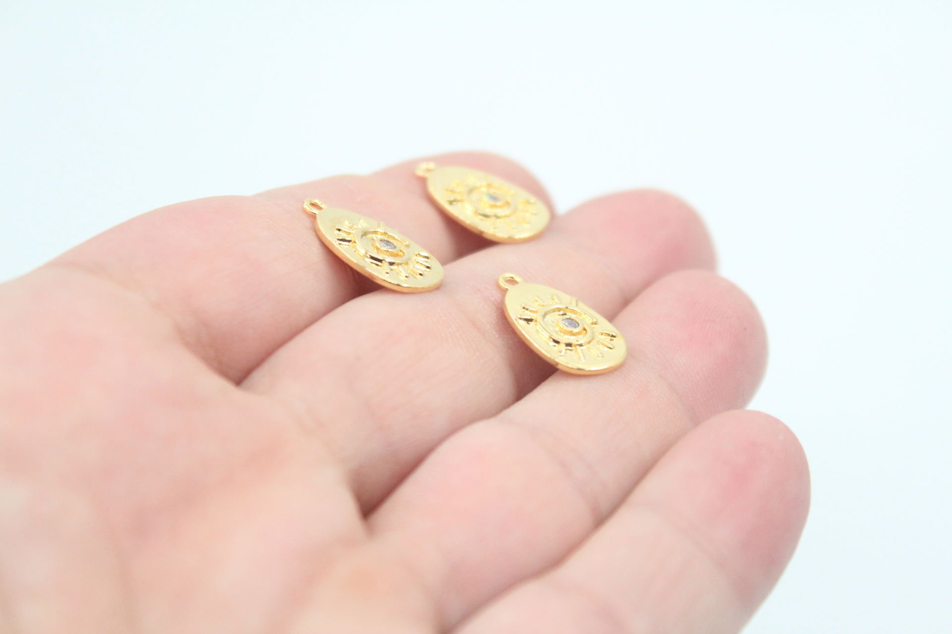 Altın Kaplama Oval Zirkonlu Otantik Güneş Kolye Ucu