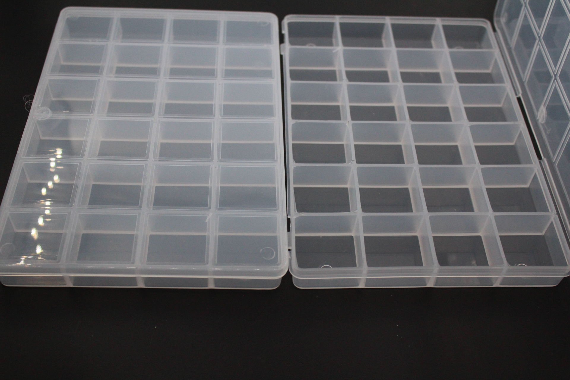 24 Gözlü Boncuk Kutusu