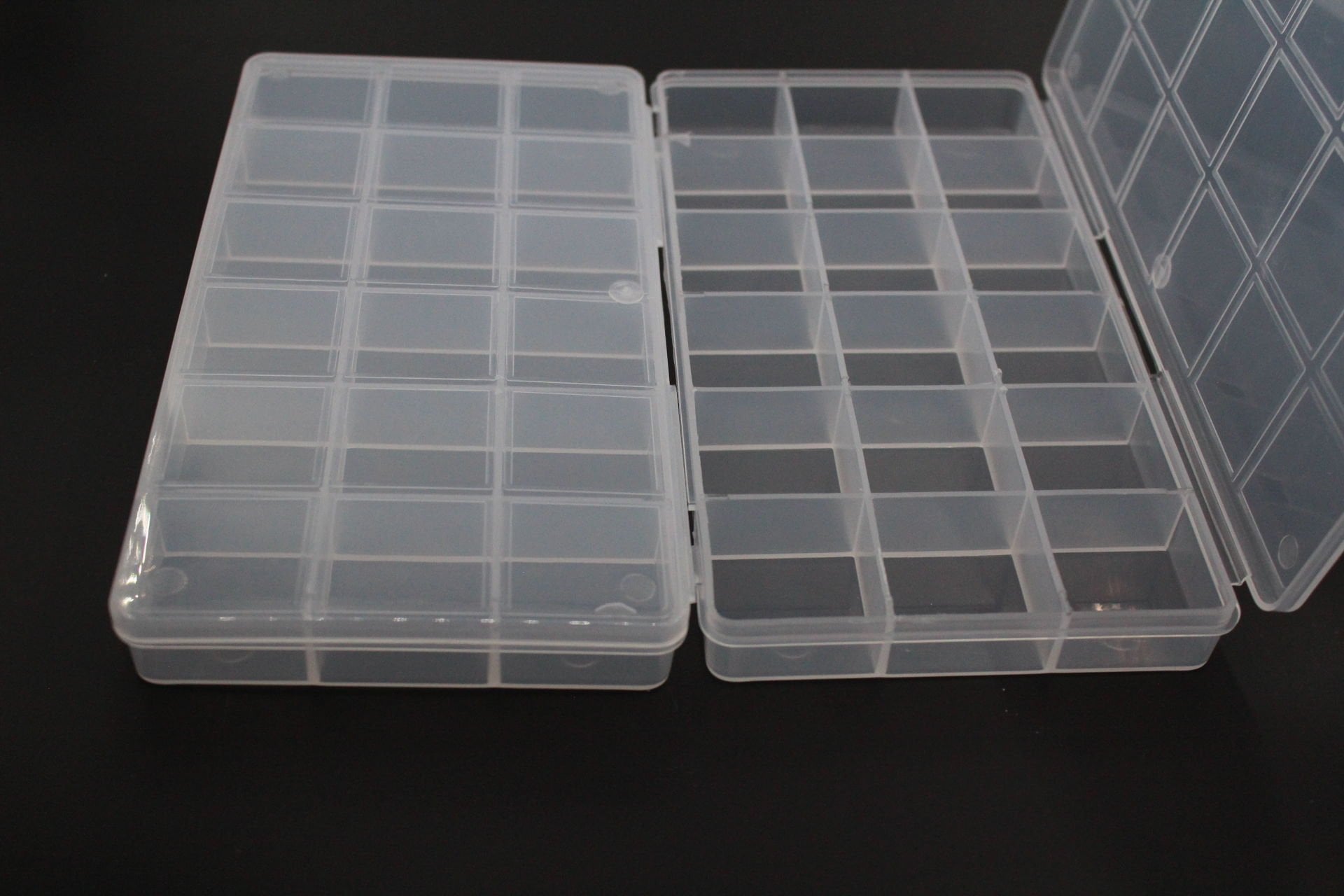 18 Gözlü Boncuk Kutusu