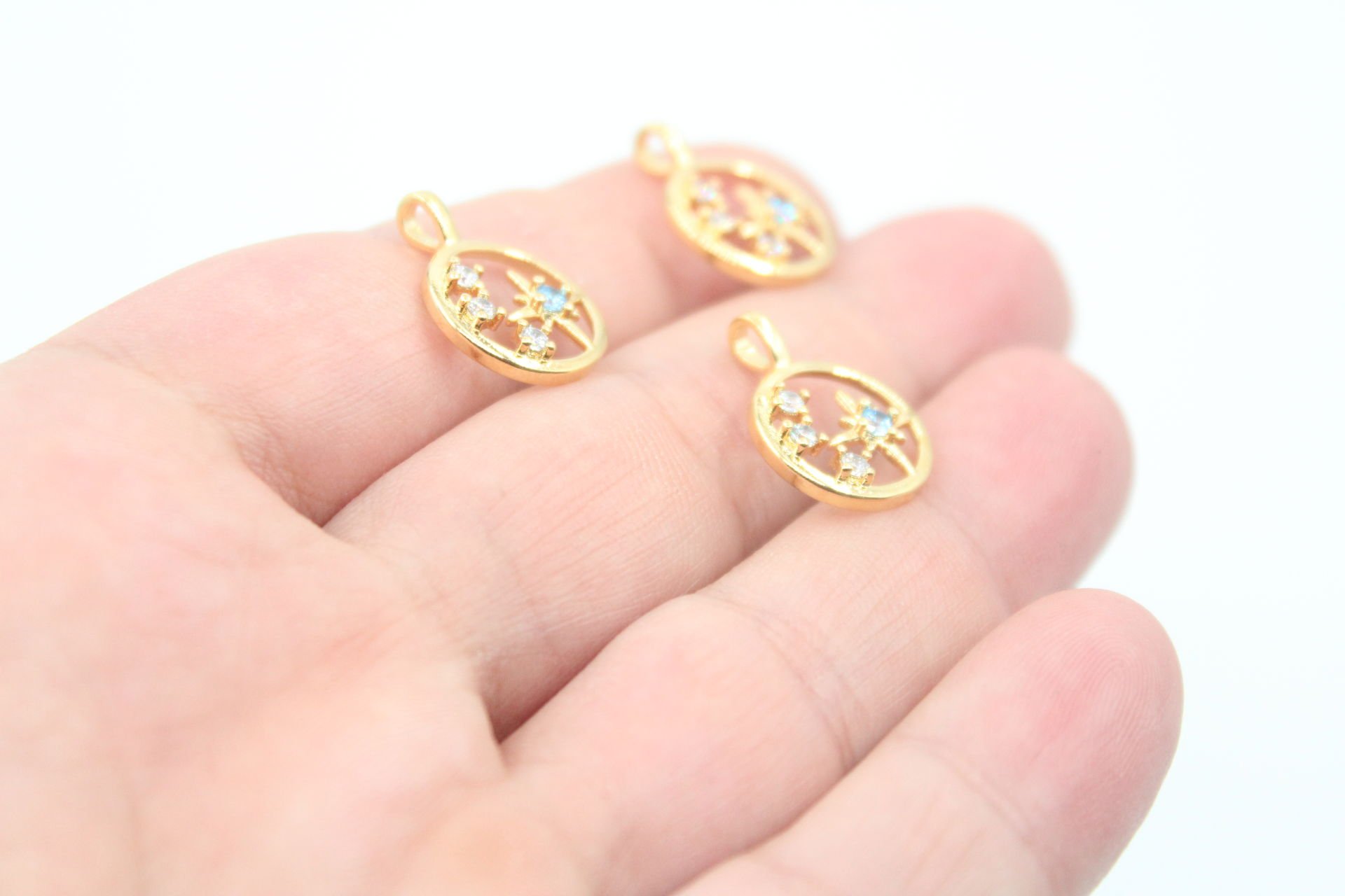 Altın Kaplama Yuvarlak İçi Mavi Zİrkonlu Kolye Ucu