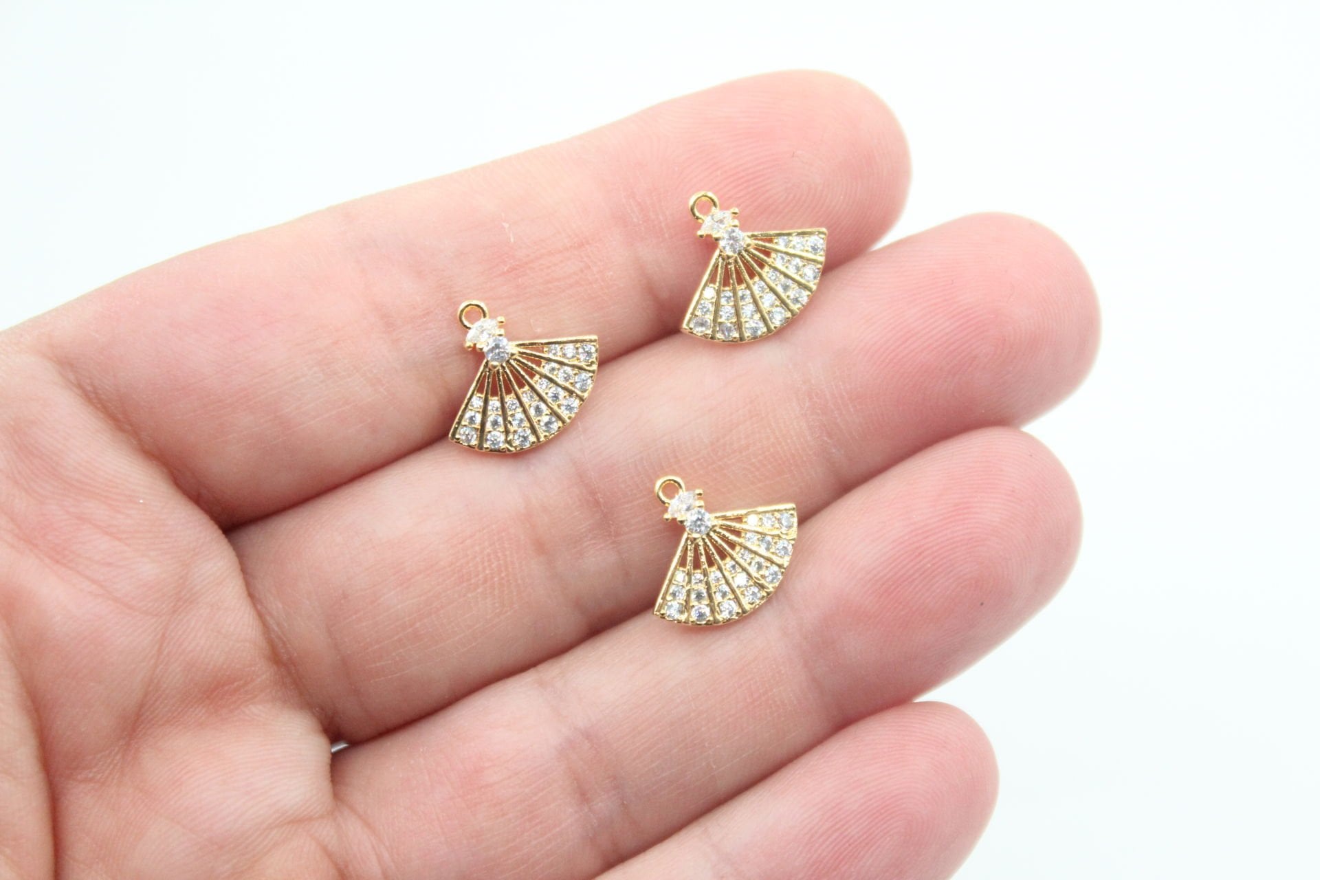 Altın Kaplama Zirkonlu Küçük Yelpaze Kolye Ucu