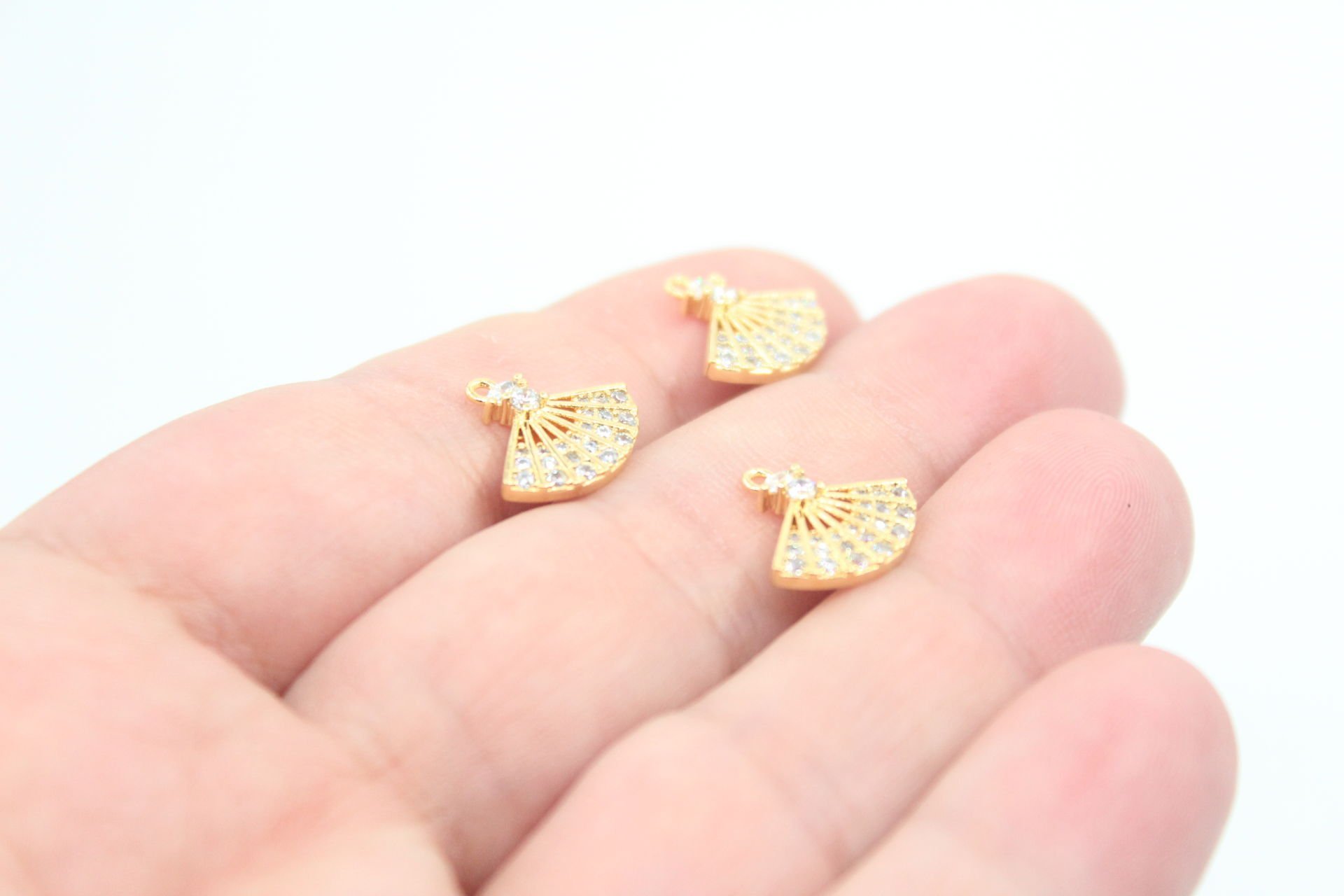 Altın Kaplama Zirkonlu Küçük Yelpaze Kolye Ucu