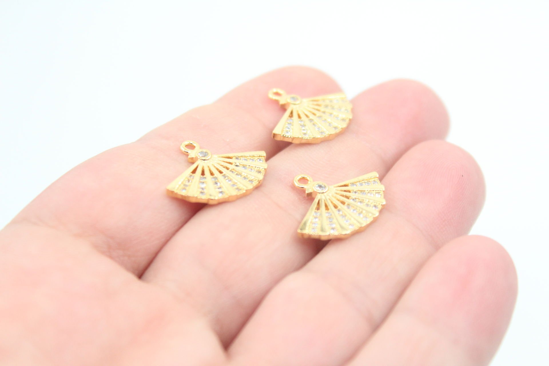 Altın Kaplama Zirkonlu Yelpaze Kolye Ucu