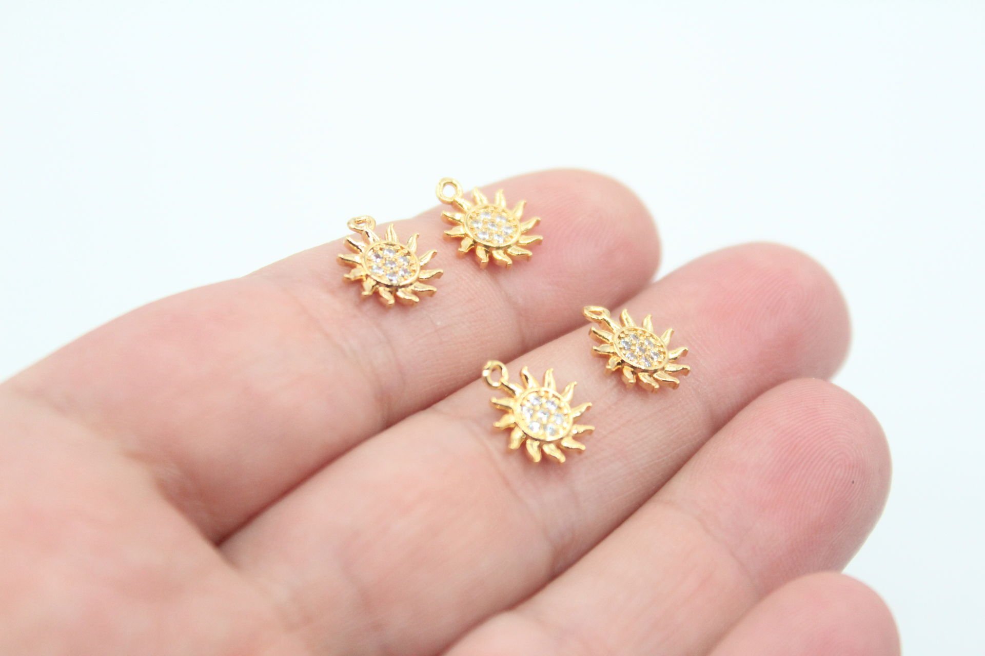 Altın Kaplama Zirkonlu Küçük Güneş Kolye Ucu