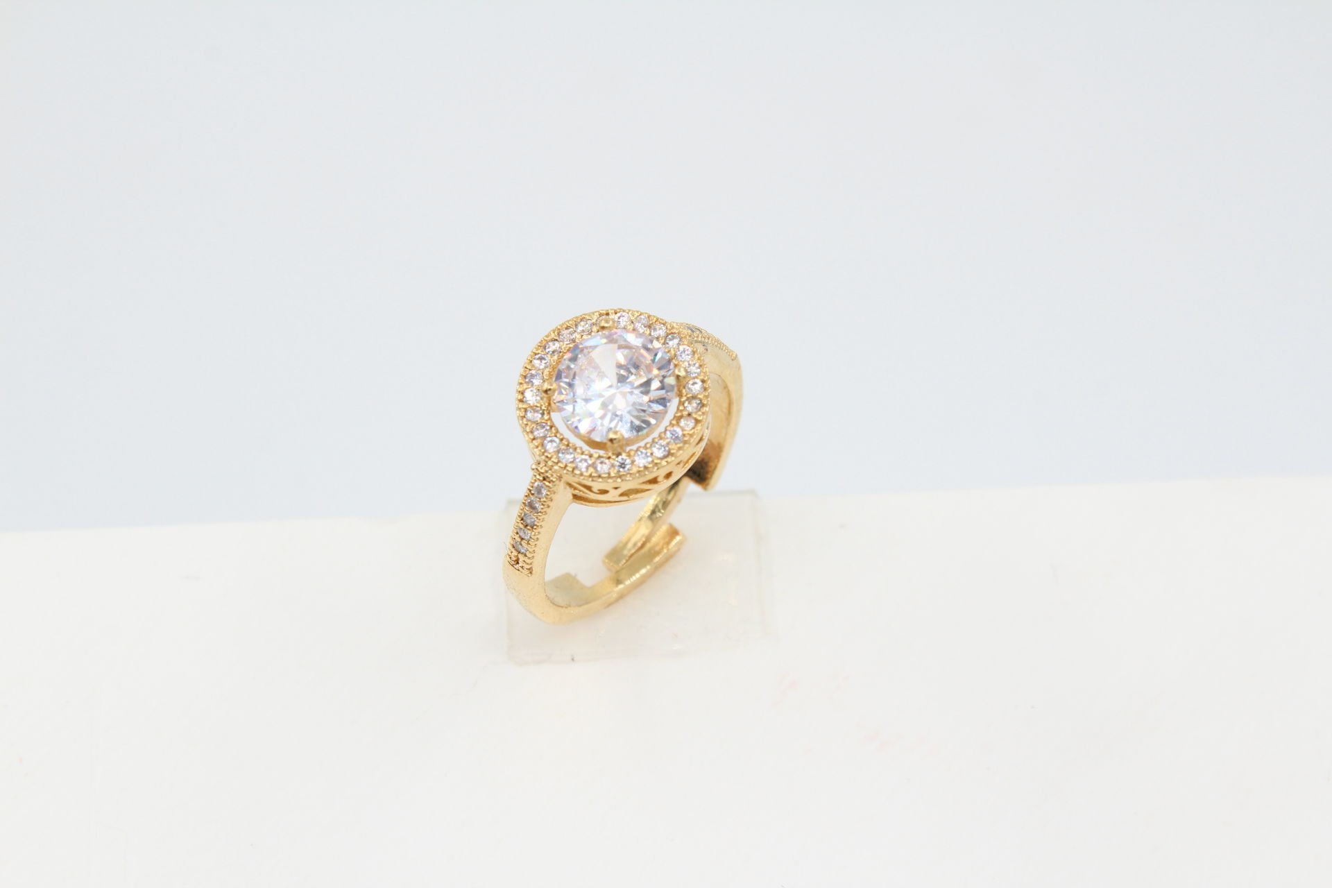 Altın Kaplama Yuvarlak Taşlı Yüzük