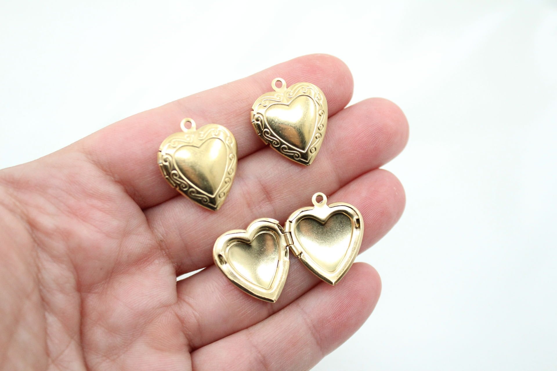 Çelik Desenli Kapaklı Kalp Sarı