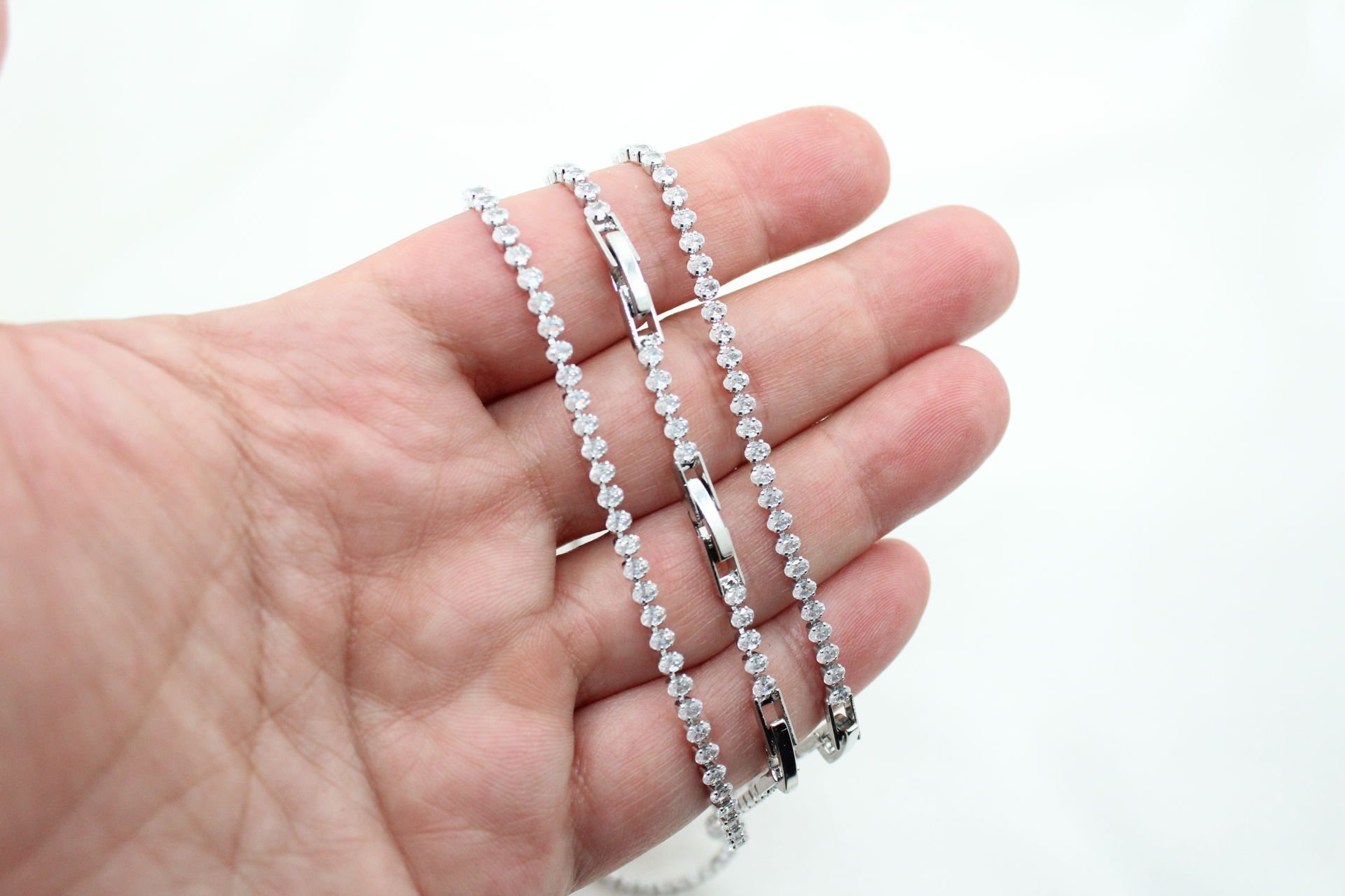 Rodyum Kaplama Küçük Oval Taşlı Su Yolu Bileklik
