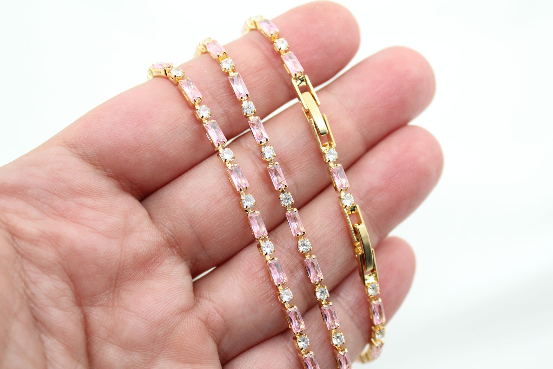 Altın Kaplama Pembe Baget+Beyaz Yuvarlak Taşlı Su Yolu Bileklik